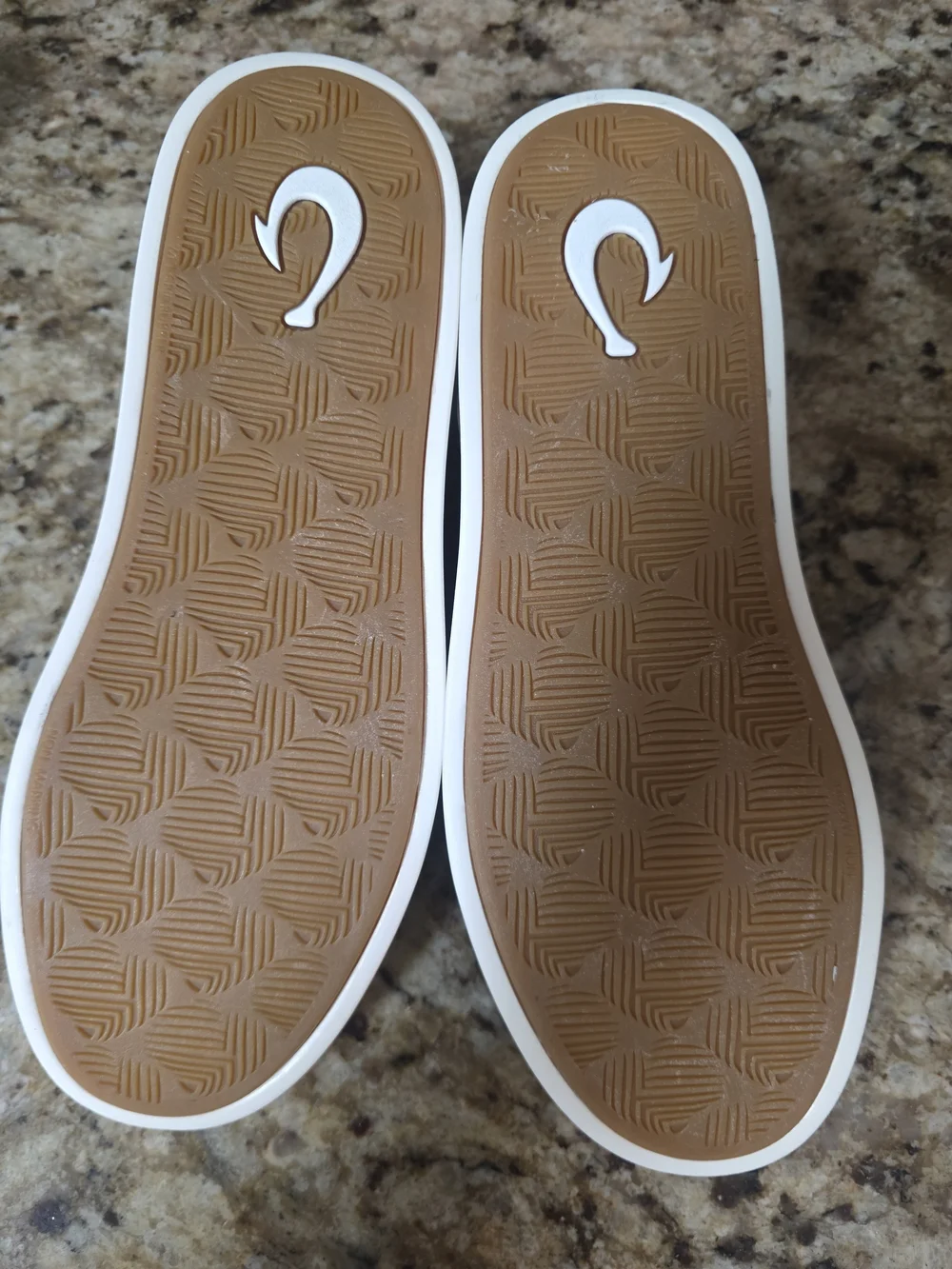 OluKai Pehuea Women's Slip-On Mesh Sneakers Black Size 9 Comfort Shoes Hawaiian